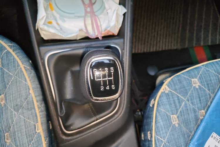 Used Hyundai Verna (new generation) 2020 1.4L Manual GLS Cool Edition Gear Lever