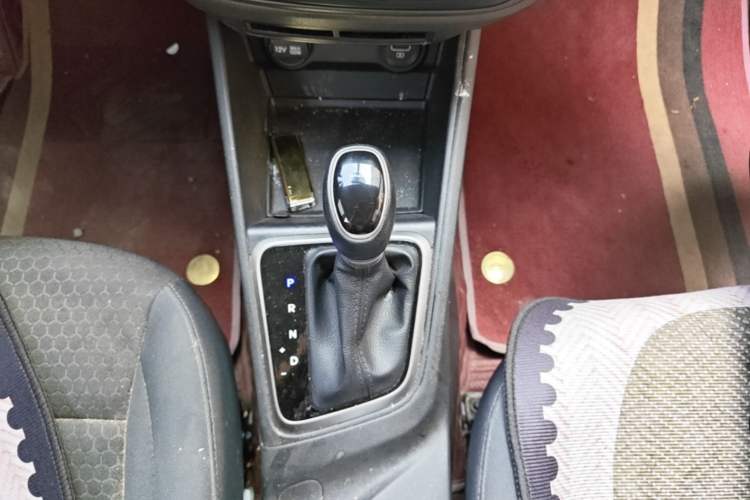 Used Hyundai Verna (new generation) 2020 1.4L CVT GLS Cool Edition Gear Lever
