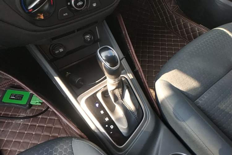 Used Hyundai Verna (new generation) 2020 1.4L CVT TOP Elite Edition Gear Lever