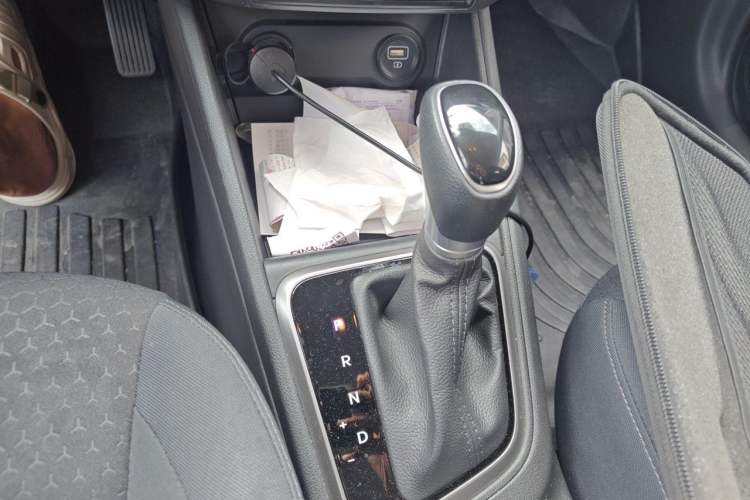 Used Hyundai Verna (new generation) 2020 1.4L CVT GLS Cool Edition Gear Lever