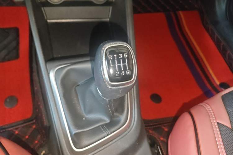 Used Hyundai Verna (new generation) 2020 1.4L Manual GLS Cool Edition Gear Lever