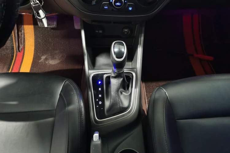Used Hyundai Verna (new generation) 2020 1.4L CVT GLS Cool Edition Gear Lever