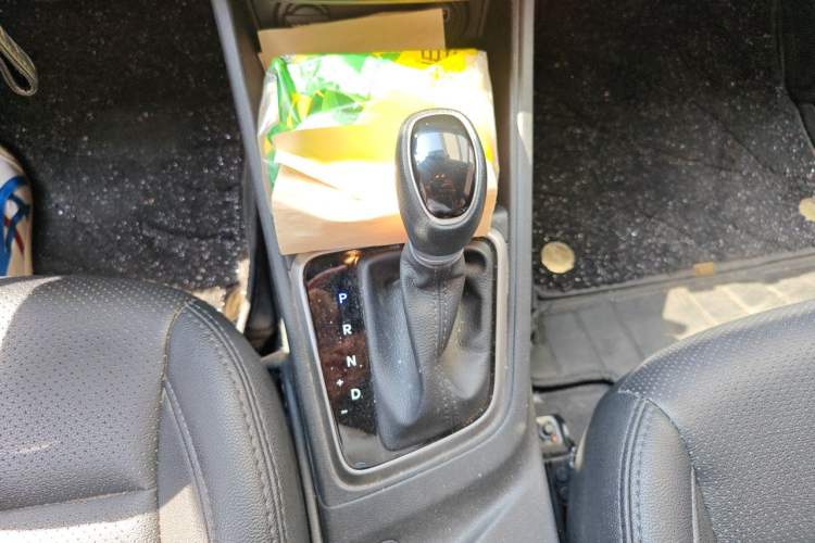 Used Hyundai Verna (new generation) 2020 1.4L CVT GLS Cool Edition Gear Lever