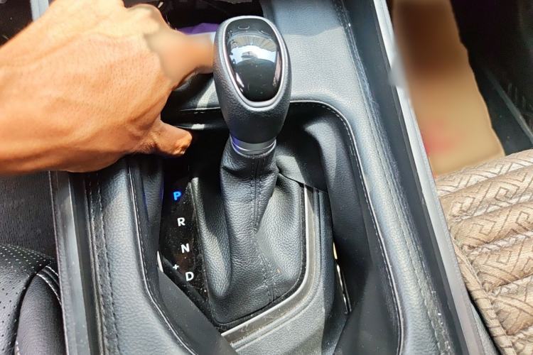 Used Hyundai Verna (new generation) 2020 1.4L CVT GLS Cool Edition Gear Lever