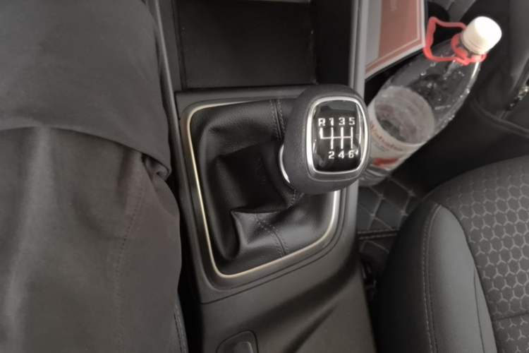 Used Hyundai Verna (new generation) 2020 1.4L Manual GLS Cool Edition Gear Lever