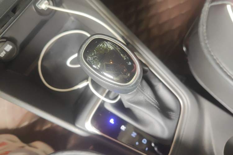 Used Hyundai Verna (new generation) 2020 1.4L CVT GLS Cool Edition Gear Lever