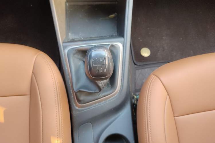 Used Hyundai Verna (new generation) 2020 1.4L Manual GS Youth Edition Gear Lever