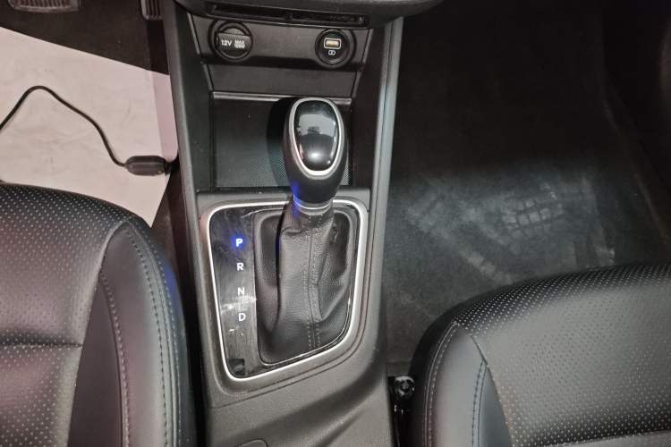 Used Hyundai Verna (new generation) 2020 1.4L CVT GLS Cool Edition Gear Lever