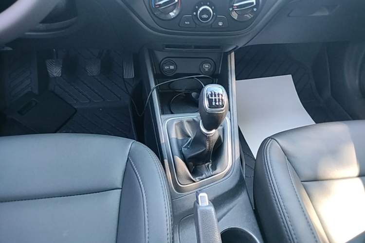 Used Hyundai Verna (new generation) 2020 1.4L Manual GLS Cool Edition Gear Lever