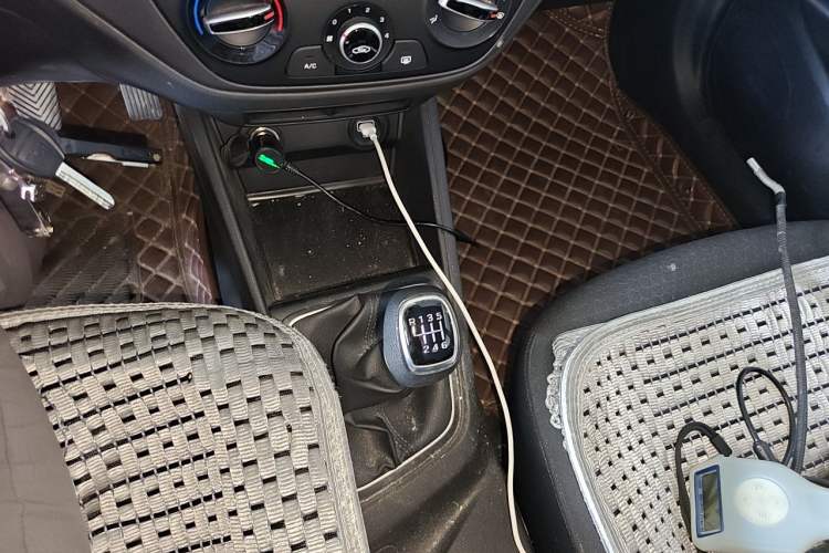 Used Hyundai Verna (new generation) 2020 1.4L Manual GLS Cool Edition Gear Lever