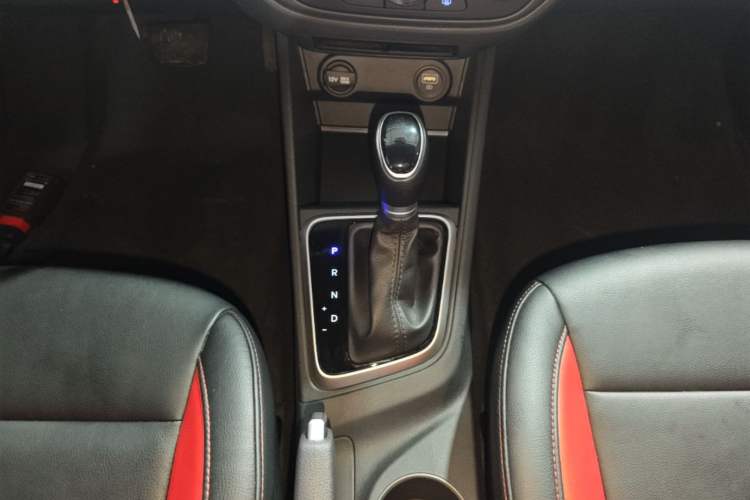 Used Hyundai Verna (new generation) 2020 1.4L CVT GLS Cool Edition Gear Lever