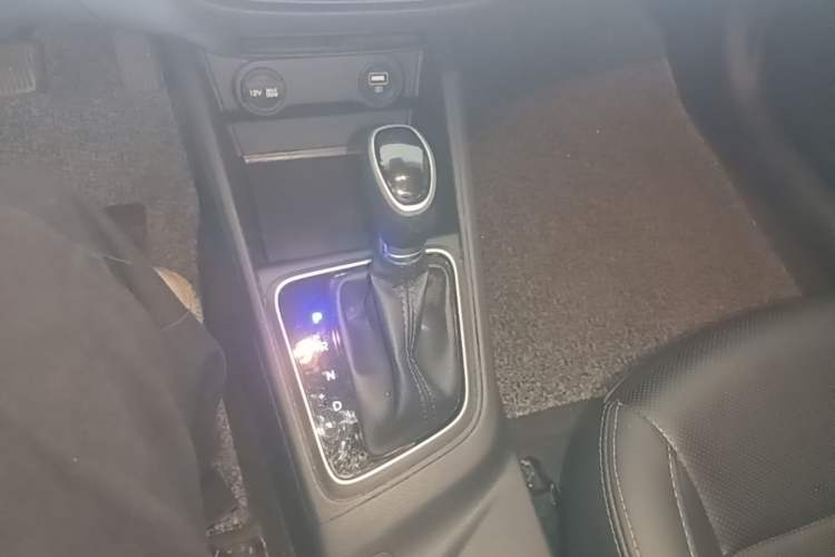 Used Hyundai Verna (new generation) 2020 1.4L CVT TOP Elite Edition Gear Lever