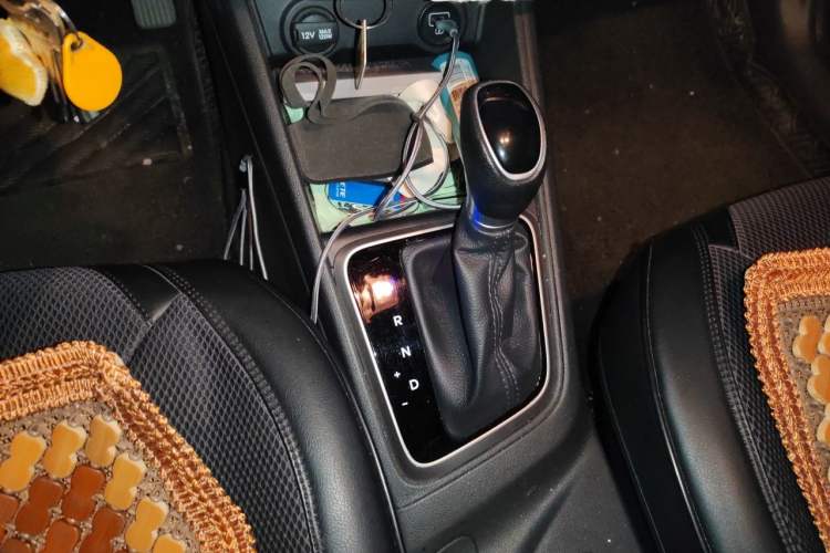 Used Hyundai Verna (new generation) 2020 1.4L CVT GLS Cool Edition Gear Lever