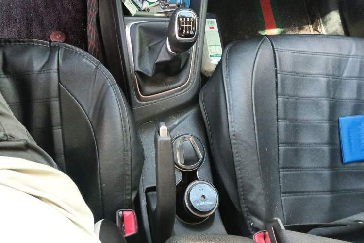 Used Hyundai Verna (new generation) 2020 1.4L Manual GLS Cool Edition Gear Lever
