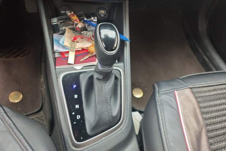 Used Hyundai Verna (new generation) 2020 1.4L CVT GLS Cool Edition Gear Lever