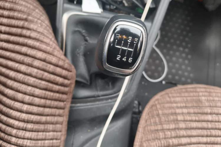 Used Hyundai Verna (new generation) 2020 1.4L Manual GLS Cool Edition Gear Lever
