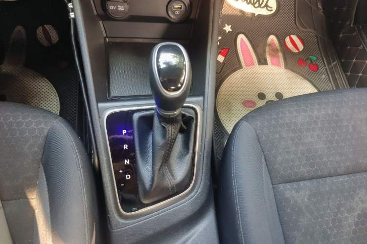 Used Hyundai Verna (new generation) 2020 1.4L CVT GLS Cool Edition Gear Lever