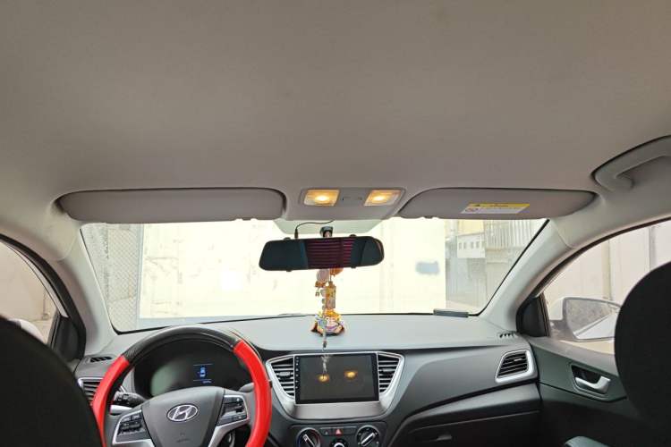 Used Hyundai Verna (new generation) 2020 1.4L Manual GLS Cool Edition Headliner