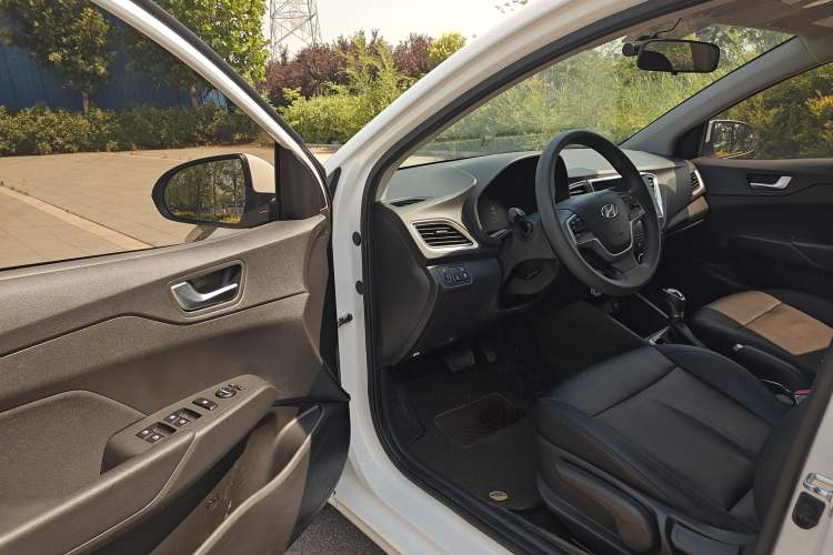 Used Hyundai Verna (new generation) 2020 1.4L CVT GLS Cool Edition Interior 1