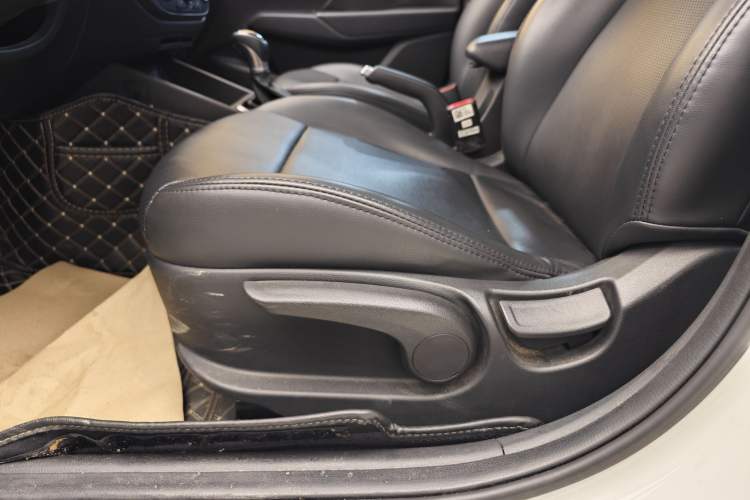 Used Hyundai Verna (new generation) 2020 1.4L CVT GLS Cool Edition Interior 12