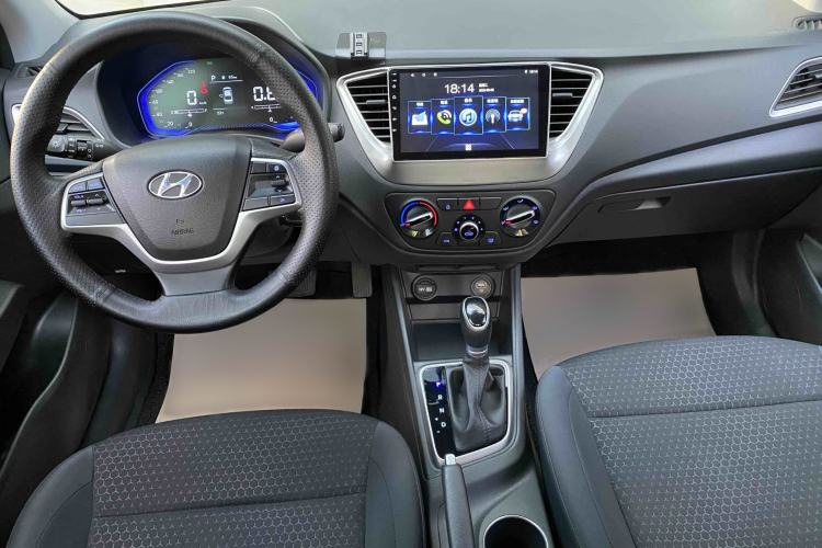 Used Hyundai Verna (new generation) 2020 1.4L CVT GLS Cool Edition Interior 2