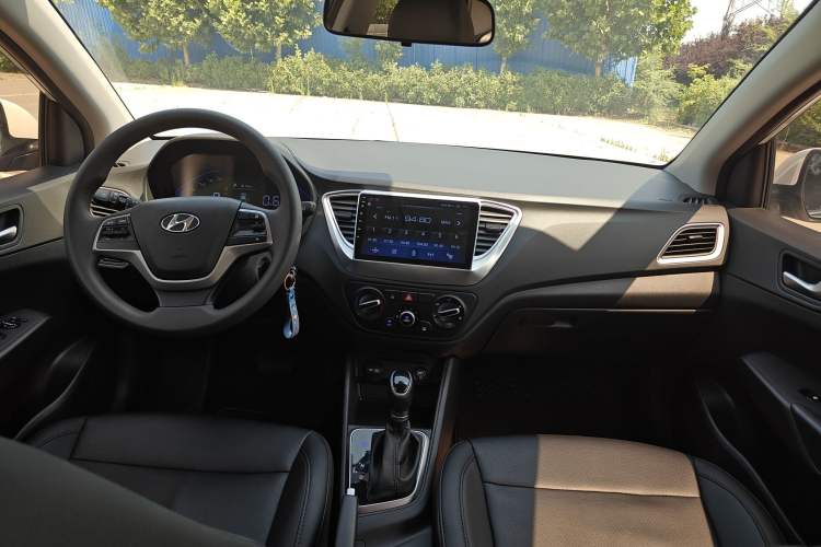 Used Hyundai Verna (new generation) 2020 1.4L CVT GLS Cool Edition Interior 2