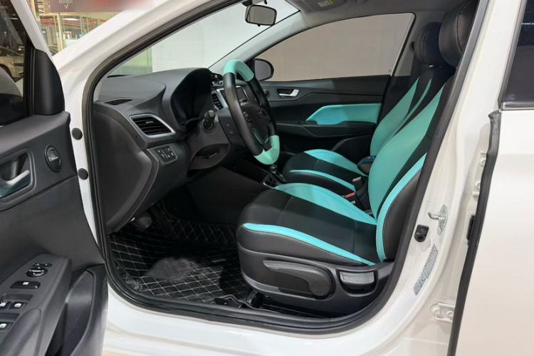 Used Hyundai Verna (new generation) 2020 1.4L CVT GLS Cool Edition Interior 2