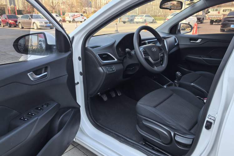 Used Hyundai Verna (new generation) 2020 1.4L Manual GLS Cool Edition Interior 2