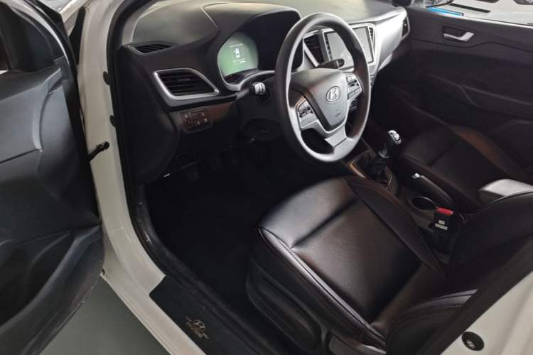 Used Hyundai Verna (new generation) 2020 1.4L Manual GLS Cool Edition Interior 3