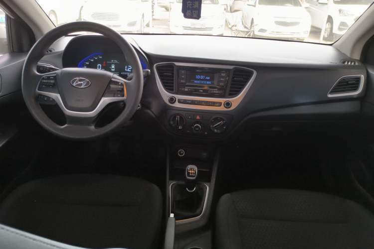 Used Hyundai Verna (new generation) 2020 1.4L Manual GLS Cool Edition Interior 3