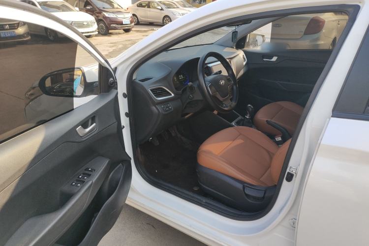 Used Hyundai Verna (new generation) 2020 1.4L Manual GS Youth Edition Interior 3