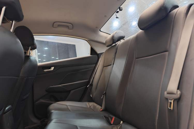 Used Hyundai Verna (new generation) 2020 1.4L CVT GLS Cool Edition Interior 3