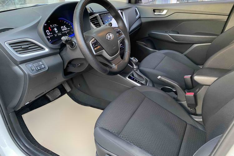 Used Hyundai Verna (new generation) 2020 1.4L CVT GLS Cool Edition Interior 4
