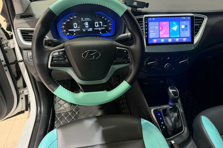 Used Hyundai Verna (new generation) 2020 1.4L CVT GLS Cool Edition Interior 4