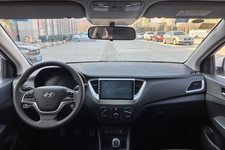 Used Hyundai Verna (new generation) 2020 1.4L Manual GLS Cool Edition Interior 4