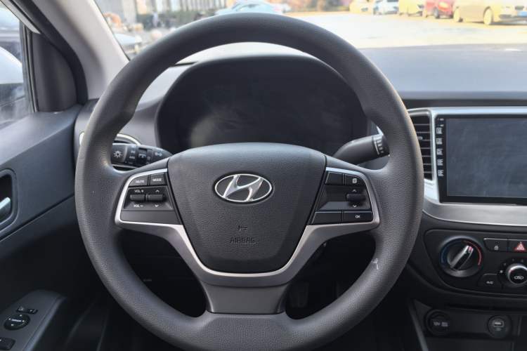 Used Hyundai Verna (new generation) 2020 1.4L Manual GLS Cool Edition Interior 5