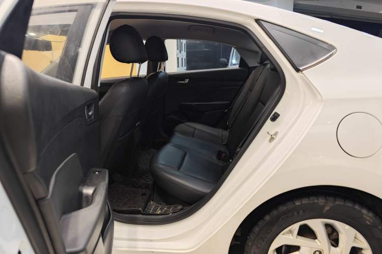 Used Hyundai Verna (new generation) 2020 1.4L CVT GLS Cool Edition Interior 5