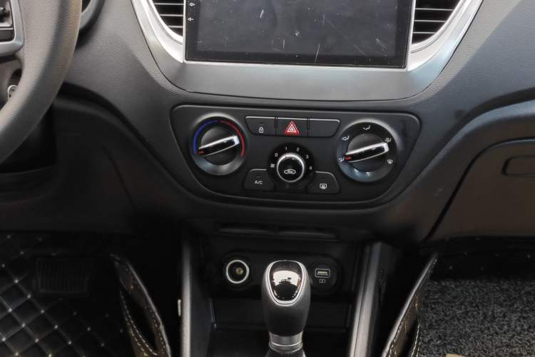 Used Hyundai Verna (new generation) 2020 1.4L CVT GLS Cool Edition Interior 8