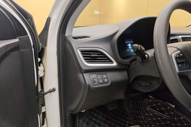 Used Hyundai Verna (new generation) 2020 1.4L CVT GLS Cool Edition Interior 9