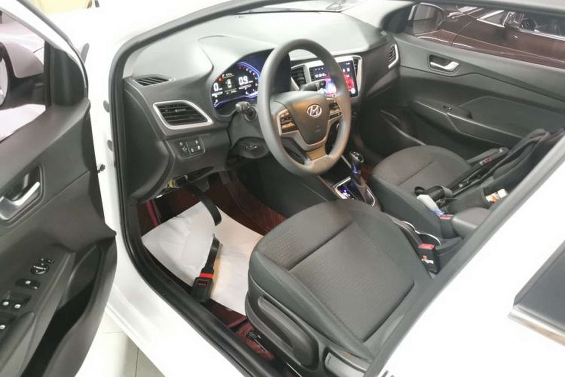 Used Hyundai Verna (new generation) 2020 1.4L CVT GLS Cool Edition Left Front Seat
