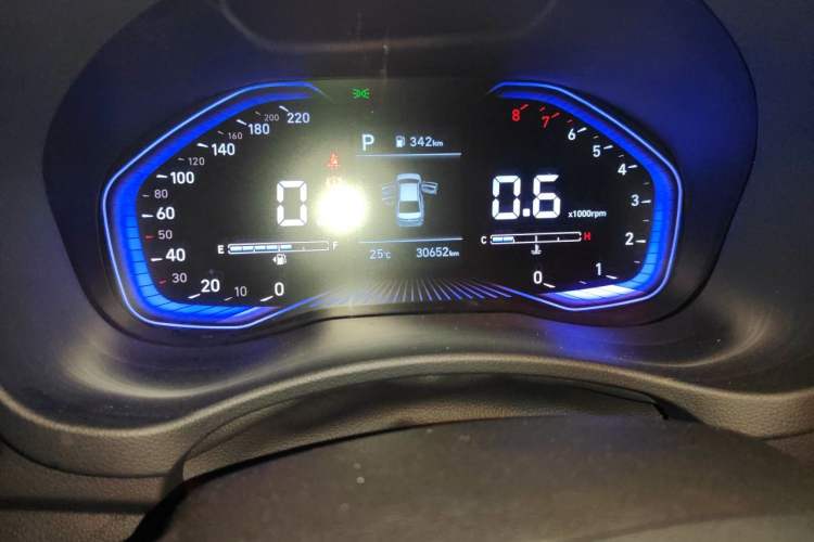 Used Hyundai Verna (new generation) 2020 1.4L CVT GLS Cool Edition Odometer Close Up