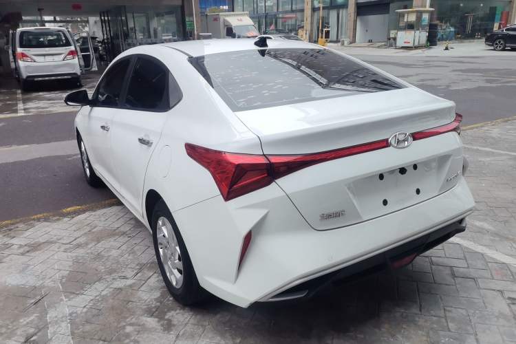 Used Hyundai Verna (new generation) 2020 1.4L CVT GLS Cool Edition Rear Left 45 Deg