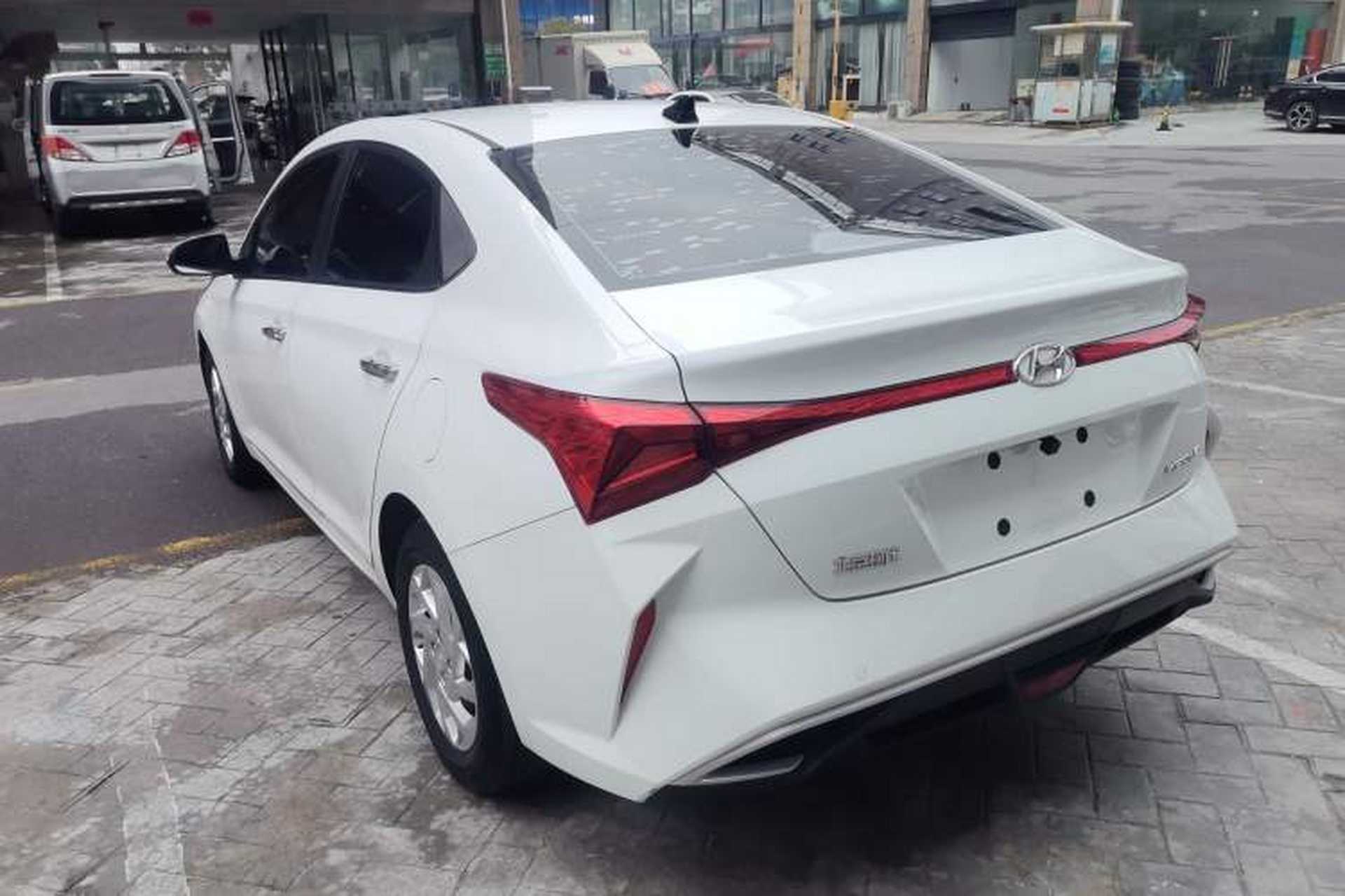 Used Hyundai Verna (new generation) 2020 1.4L CVT GLS Cool Edition Rear Left 45 Deg