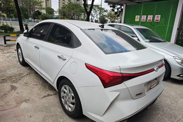 Used Hyundai Verna (new generation) 2020 1.4L CVT GLS Cool Edition Rear Left 45 Deg