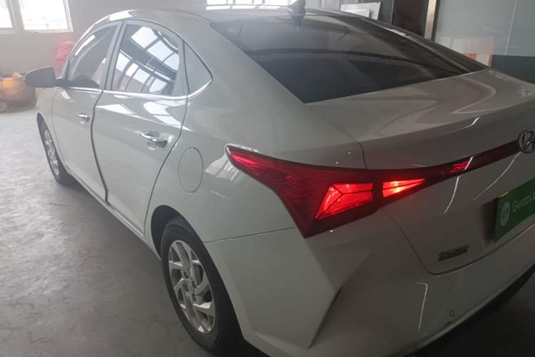 Used Hyundai Verna (new generation) 2020 1.4L CVT TOP Elite Edition Rear Left 45 Deg