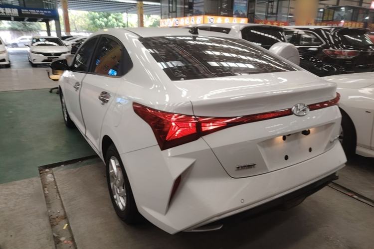 Used Hyundai Verna (new generation) 2020 1.4L CVT GLS Cool Edition Rear Left 45 Deg