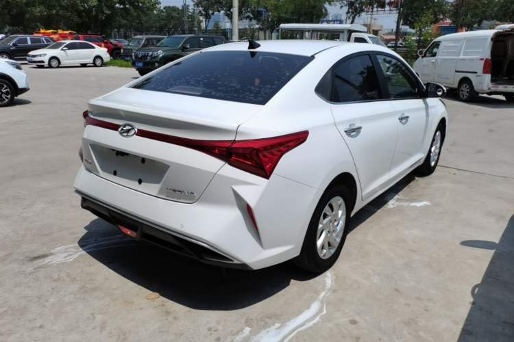 Used Hyundai Verna (new generation) 2020 1.4L Manual GLS Cool Edition Rear Right 45 Deg