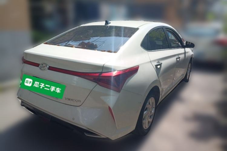 Used Hyundai Verna (new generation) 2020 1.4L CVT GLS Cool Edition Rear Right 45 Deg
