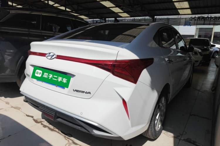 Used Hyundai Verna (new generation) 2020 1.4L CVT GLS Cool Edition Rear Right 45 Deg