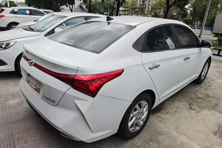 Used Hyundai Verna (new generation) 2020 1.4L CVT GLS Cool Edition Rear Right 45 Deg
